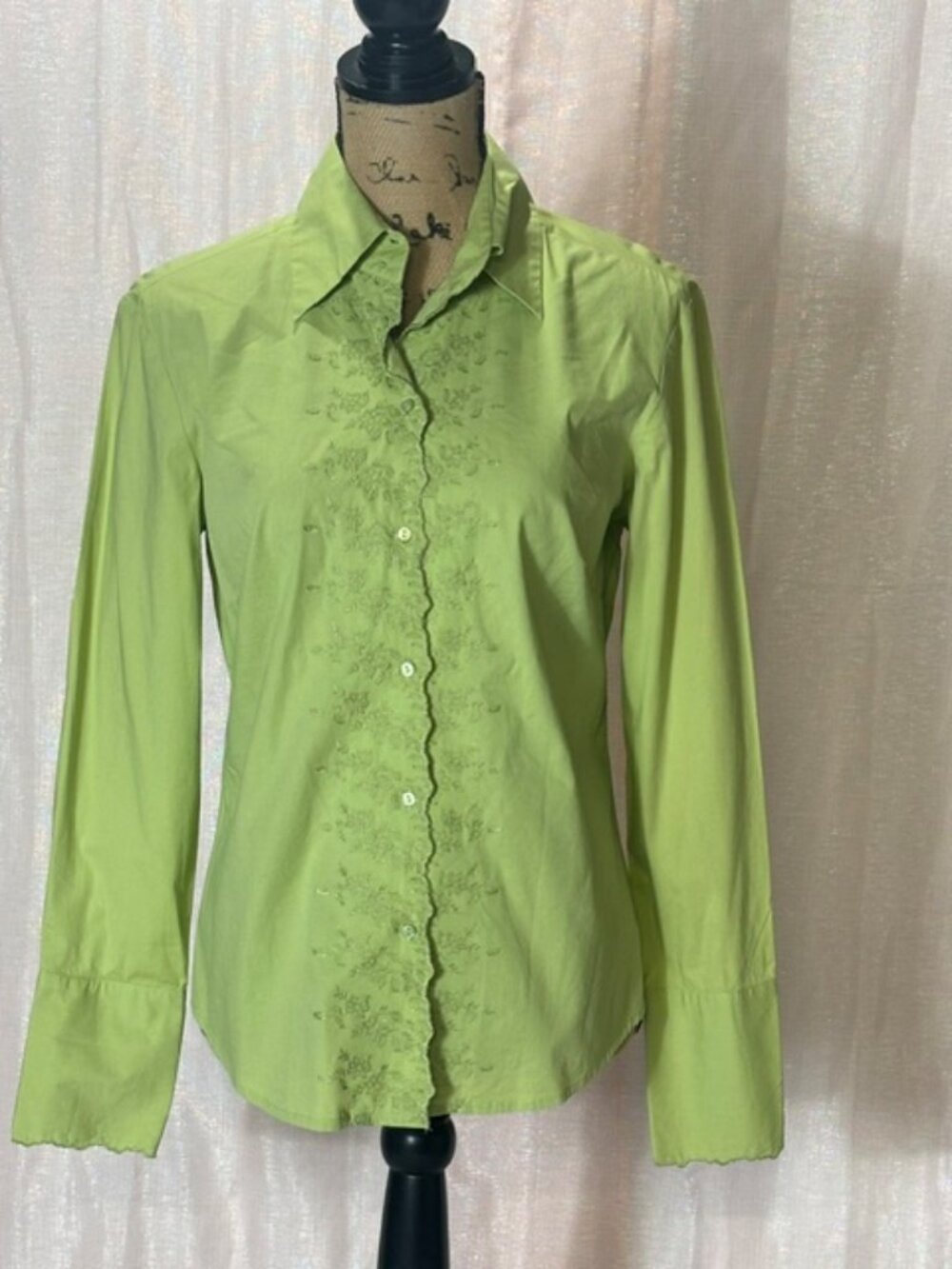 Scalloped Detail Buttoned-Down Shirt